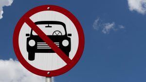 Un divieto per tantissime auto (depositphotos) - ilcorrierino.com