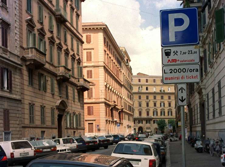 Parcheggio a pagamento a Roma (ANSAfoto) - ilcorrierino.com