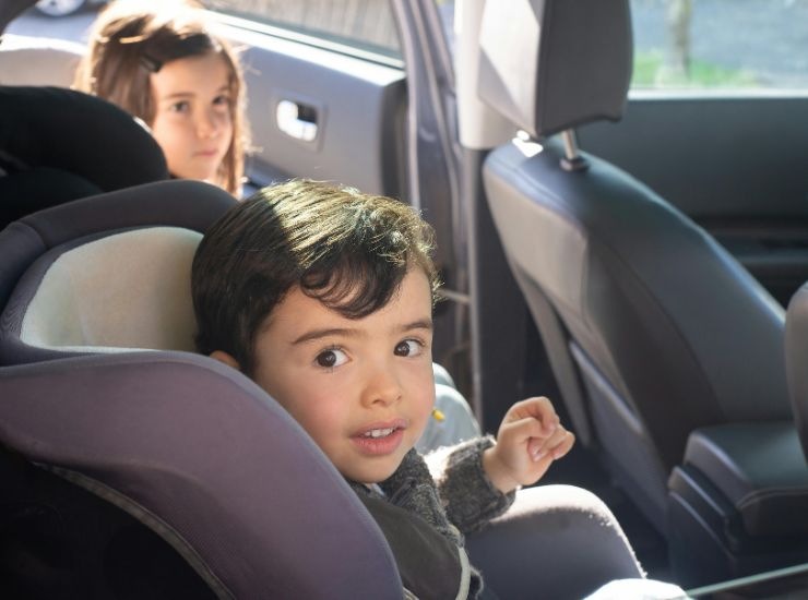 Bambini sul seggiolino auto