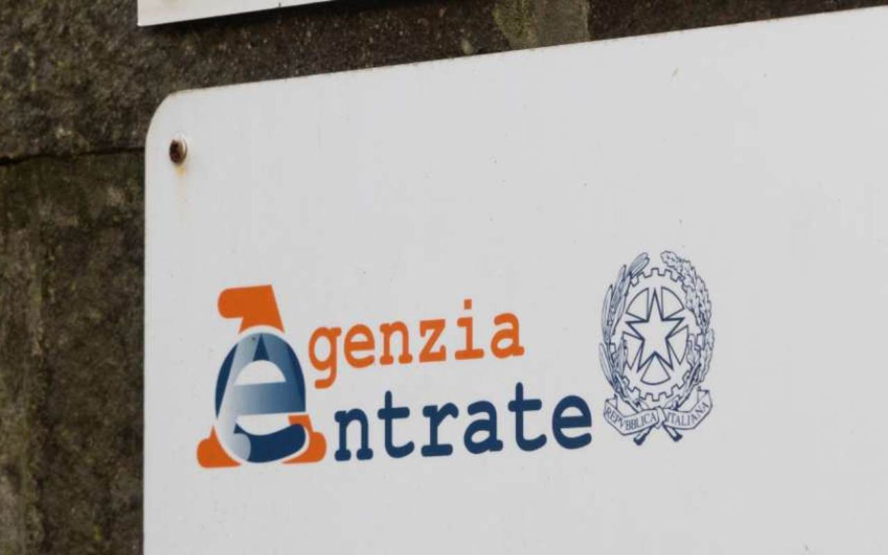 Agenzia delle Entrate insegna