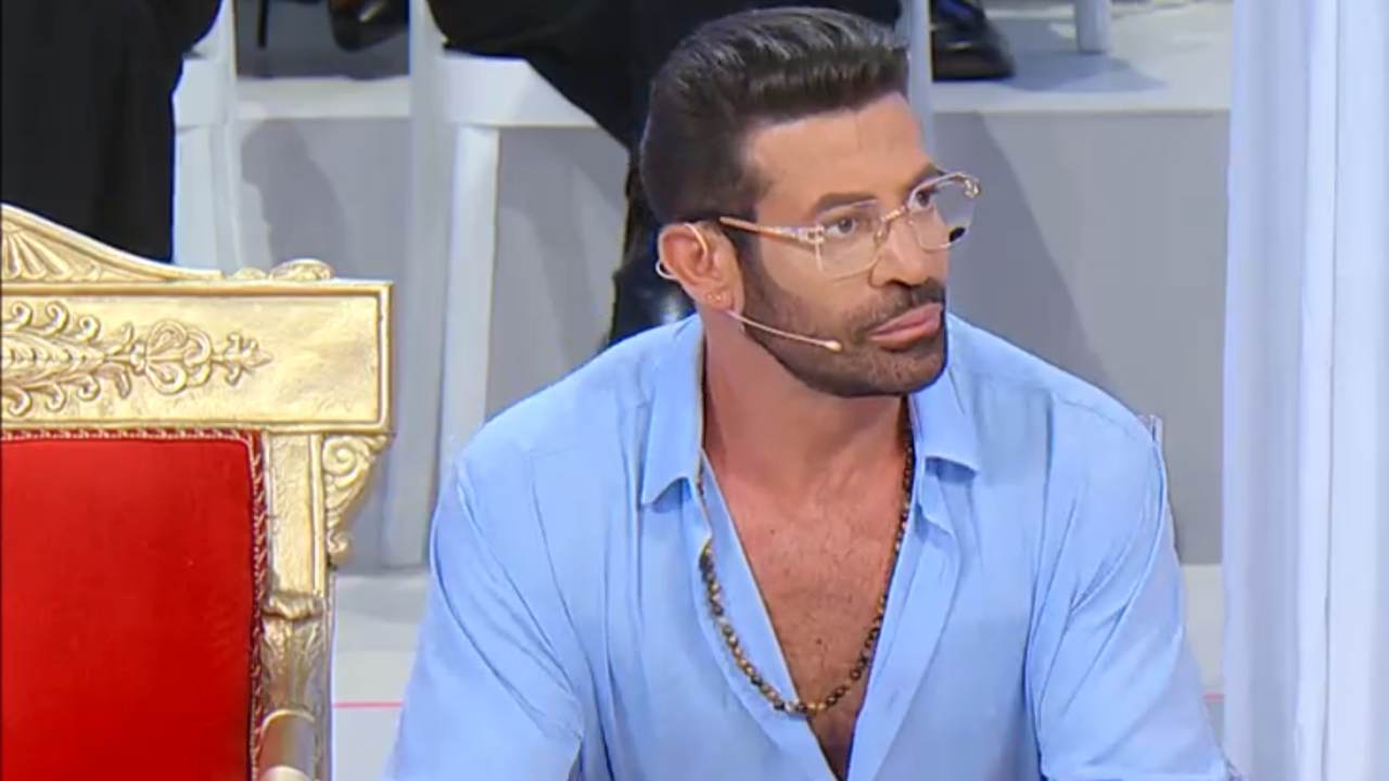 Gianni Sperti (Screenshot TV Mediaset) - ilcorrierino.com