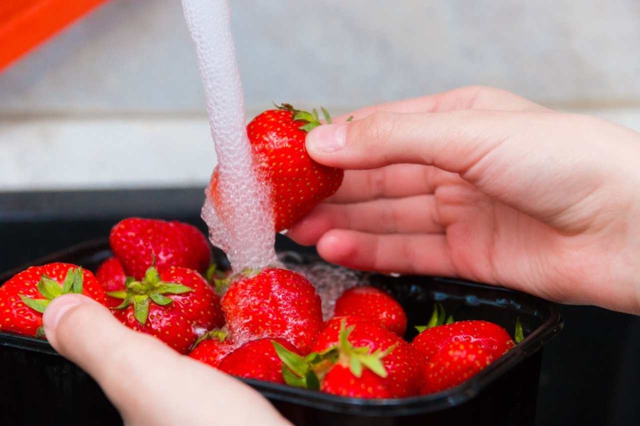 Come - e perché - lavare le fragole in un determinato modo 