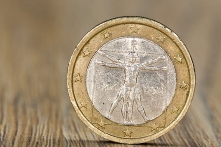 1 euro con rappresentazione dell'uomo Vitruviano di Leonardo da Vinci.