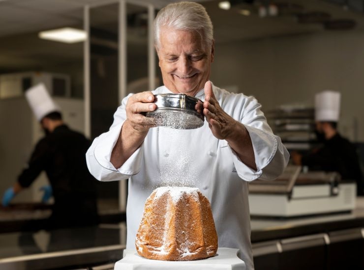 Iginio Massari e il suo famoso pandoro tradizionale