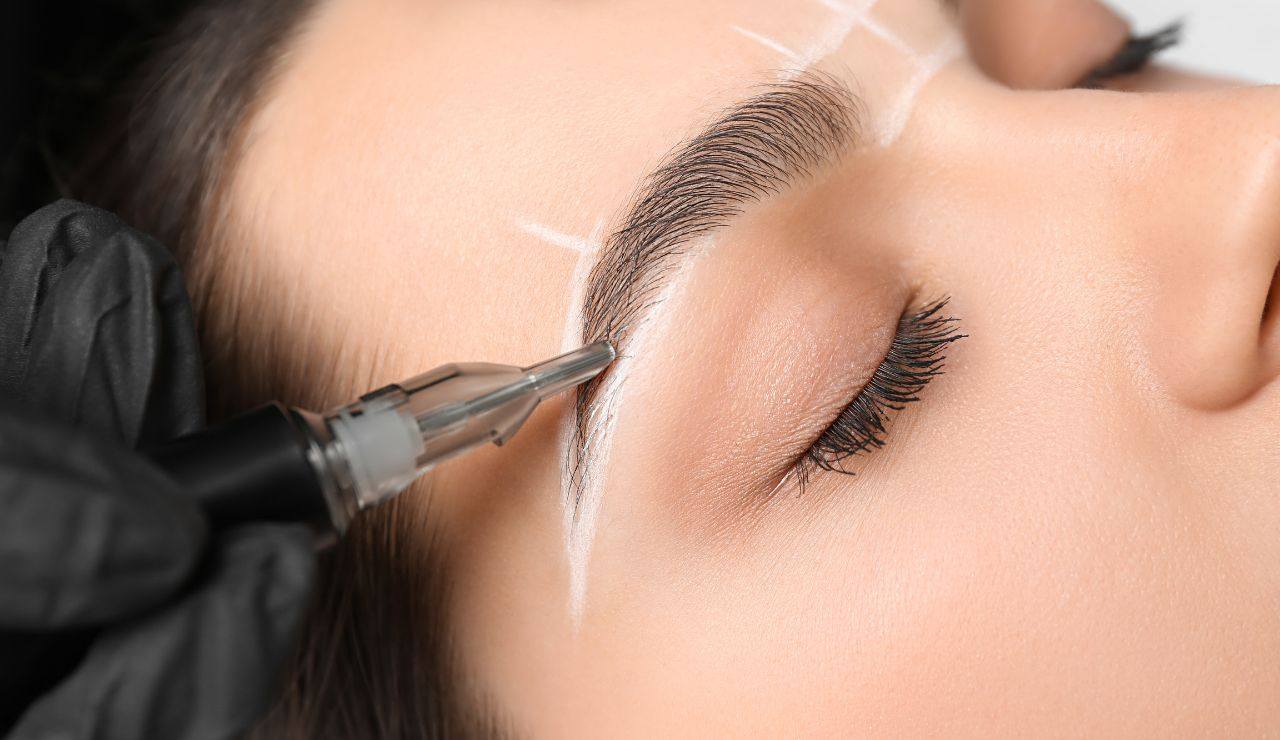 Tecnica del microblading in primo piano