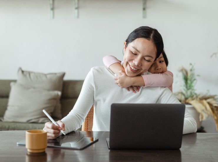 Il lavoro da casa di una mamma 