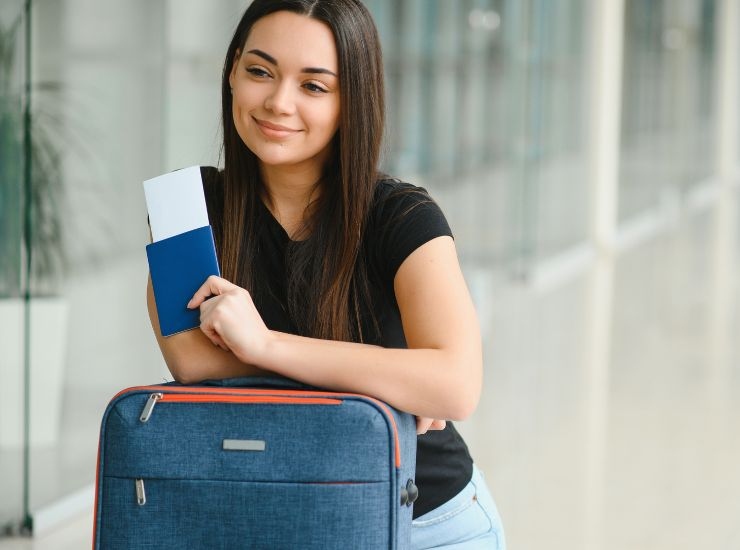 Ragazza pronta a partire