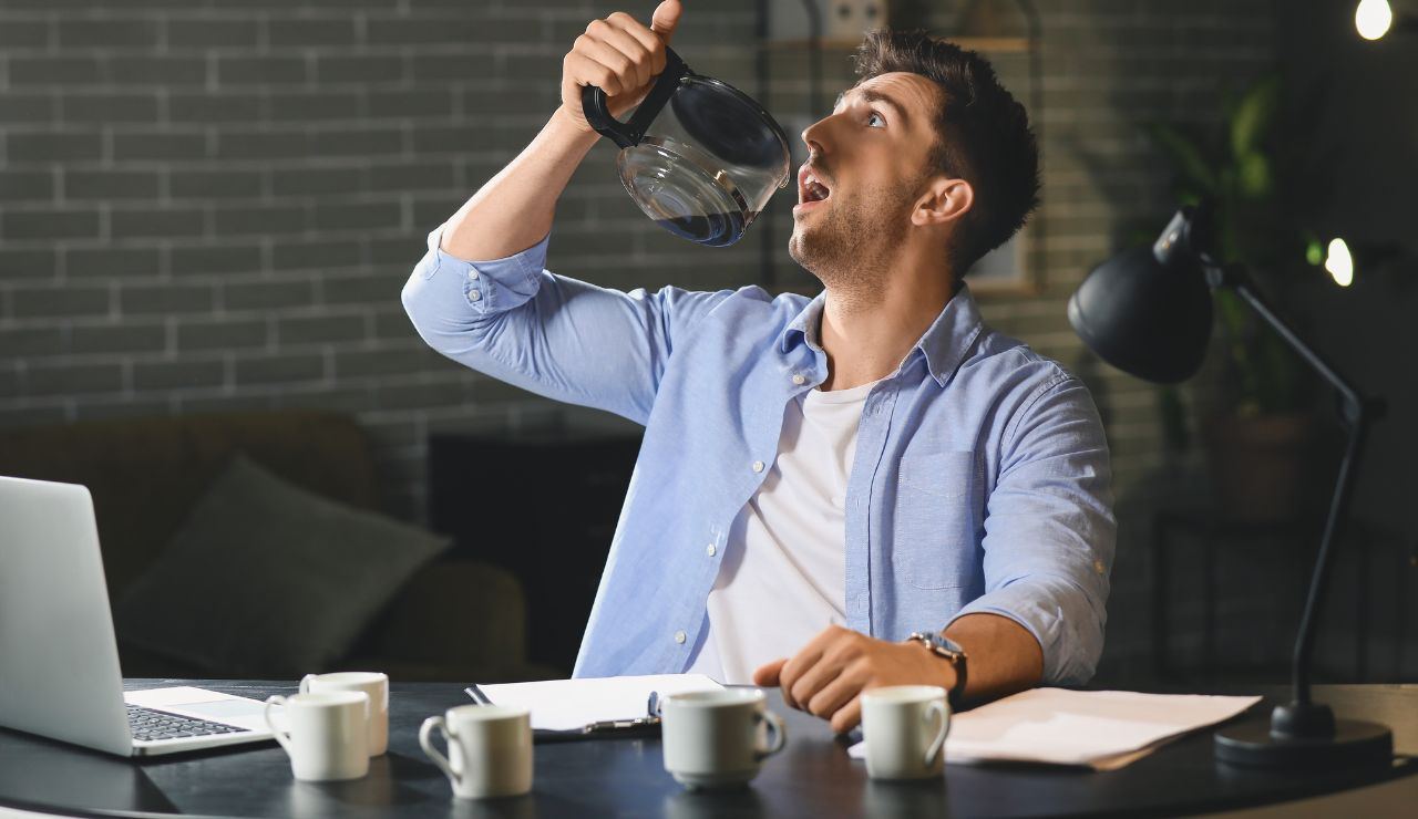 Bere caffè in quantità eccessiva