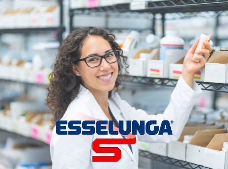 Dottoressa con camice da farmacista e logo Esselunga