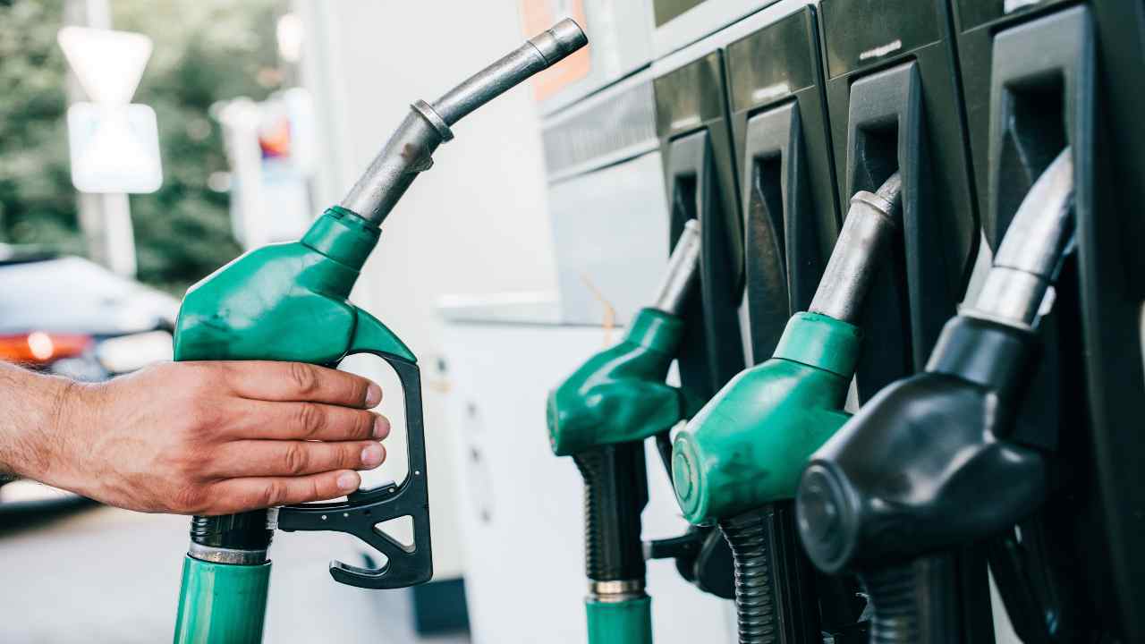 Nuovo allarme sulle pompe di benzina